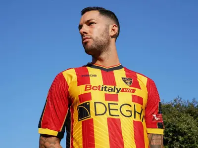 maglia giallorossa Lecce