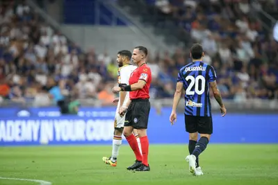 inter arbitro dimarco calhanoglu