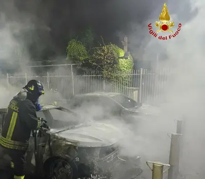 Auto distrutte dalle fiamme