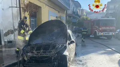 L'incendio dell'auto a Maddaloni