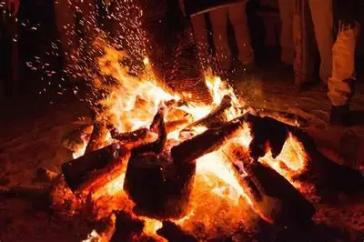 Il bambino di 10 anni è rimasto ustionato dalle fiamme di un camico