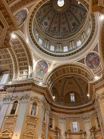 La basilica Pontificia Minore di Santa Maria Incoronata Madre del Buon Consiglio