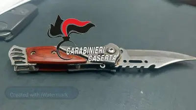 I carabinieri sequestrano un coltello