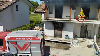 Fiamme a Santa Maria a Vico in zona Figliarini