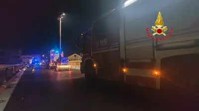 I vigili del fuoco sul ponte Romano