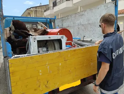 Bloccato e sequestrato mezzo carico di rifiuti in ferro