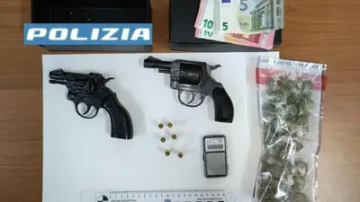 Il sequestro di pistole e droga