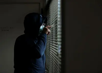 Minacce di morte ai vicino di casa: due donne nei guai