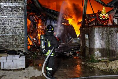 Incendio nell’azienda Campania Energia