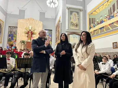 Il sindaco Nuzzo, l'assessore Martinisi e la dirigente scolastica