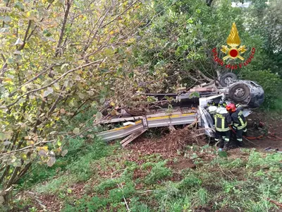 Il furgone ritrovato sotto al cavalcavia