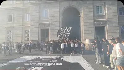 L'omaggio dei tifosi ad Oscar Schmidt