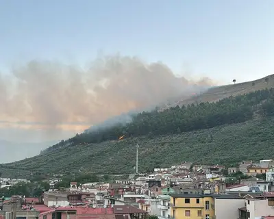 A fuoco la collina di Talanico