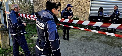 Sequestrata carrozzeria abusiva con auto rubate