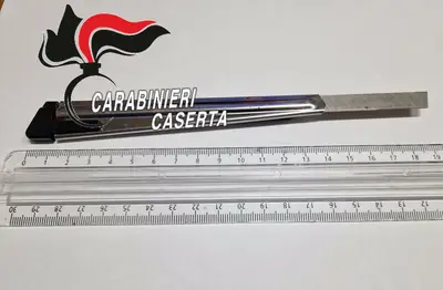 Il 71enne ha aggredito il concessionario con un taglierino