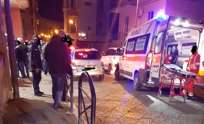 L'ambulanza sul luogo dell'accoltellammento