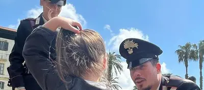 I carabinieri salvano la vita del bambino