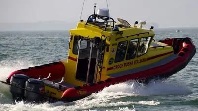 Soccorsa dall'idroambulanza