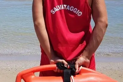 Bambina salvata dai bagnini