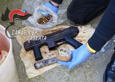 Mitragliatrice nascosta nella vernice