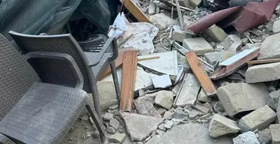 Il crollo del muro a Castel Volturno