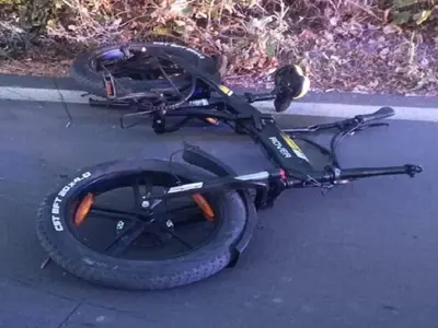 Minorenni investite in sella a bici