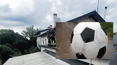 Bambino si arrampica sul tetto e cade