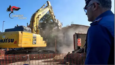L'abbattimento villa a Capodrise