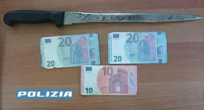 Sequestrati coltello e soldi falsi