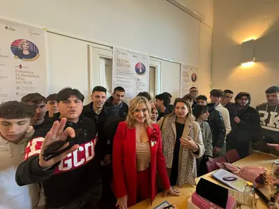 La giornalista Serena Bortone con i liceali