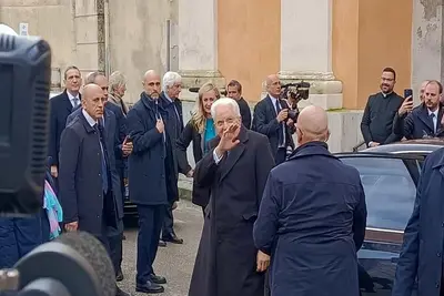 Il Presidente all'esterno della chiesa di San Francesco di Paola