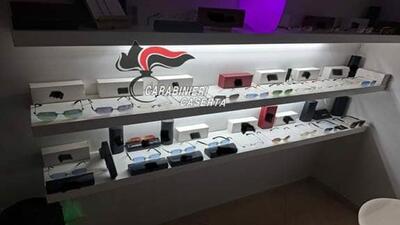Gli occhiali sequestrati dai carabinieri