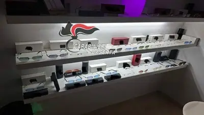 Gli occhiali sequestrati dai carabinieri