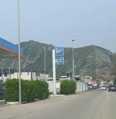 Il distributore in via Castel Volturno